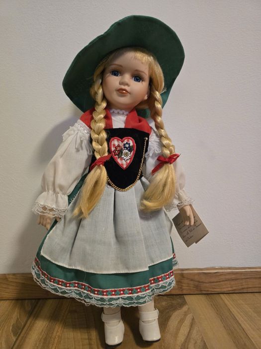 Порцеланова кукла Heidi