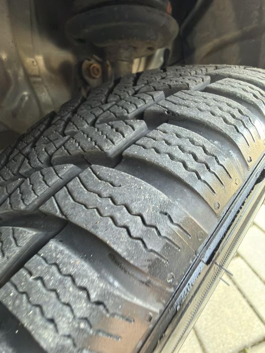 Продавам Toyota Yaris  2013г