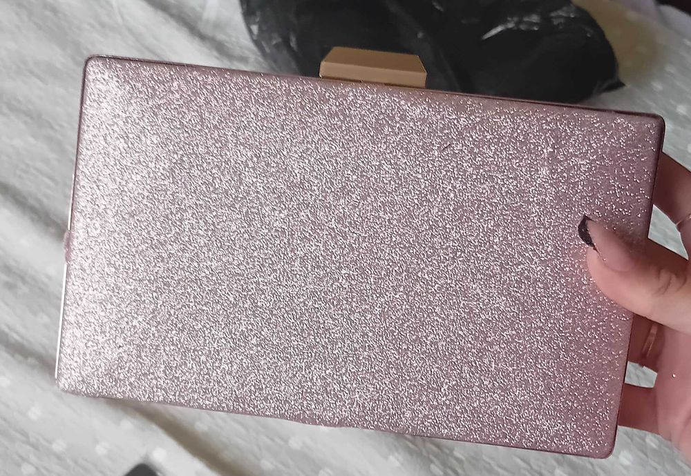 Бална рокля+чанта;гърбът е с корсет,може да се регулира