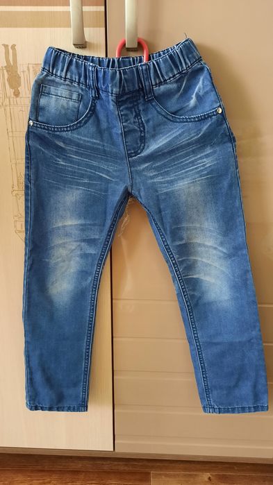 Продам джинсы на мальчика