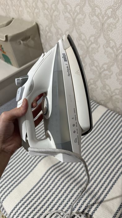 Продам утюг Braun