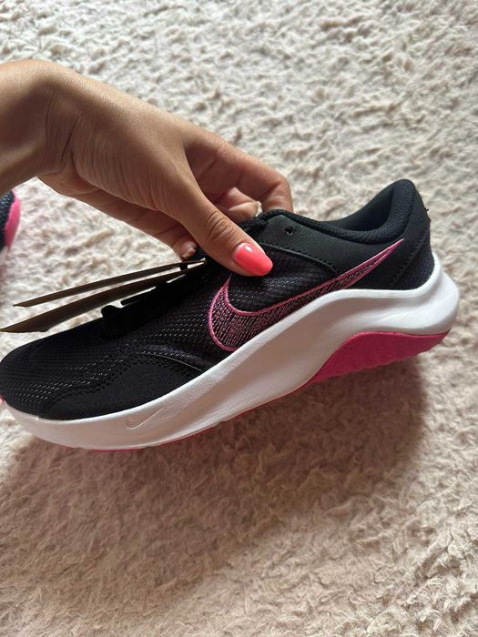 Дамски маратонки, Nike!