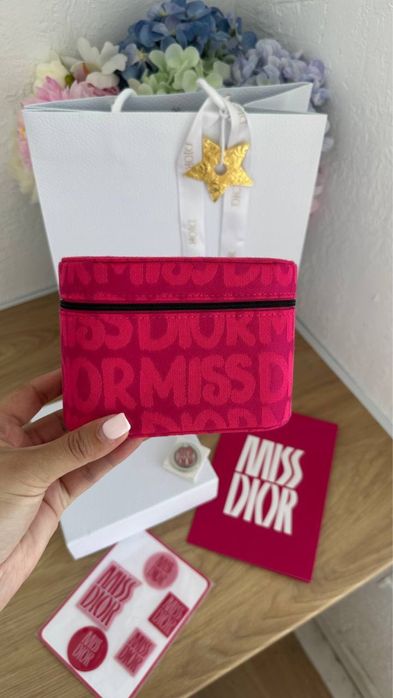 В наличии! Косметичка Dior