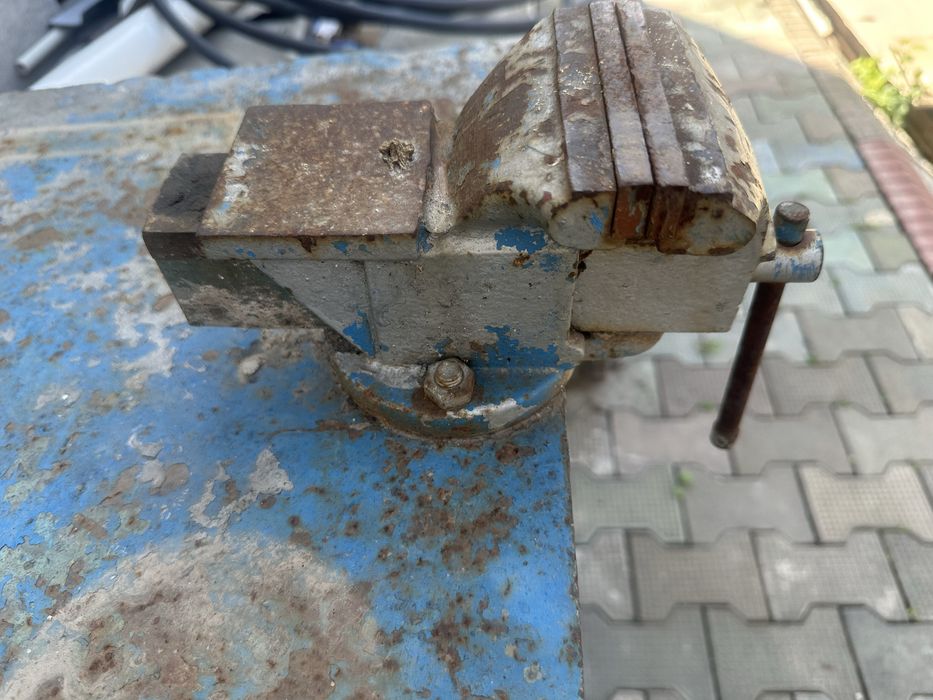 Стол  железный с тисками ссср