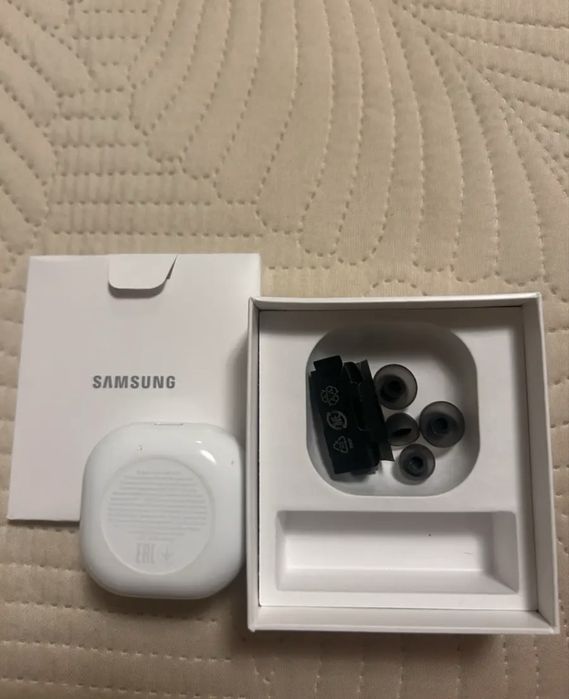 Наушники черные Samsung Galaxy Buds2