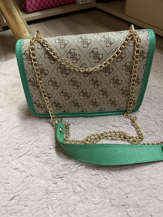 Чанта Guess в зелено