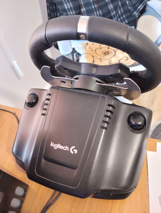Vând volan Logitech g 920 xbox series X. S . One si Pc. . Laptop