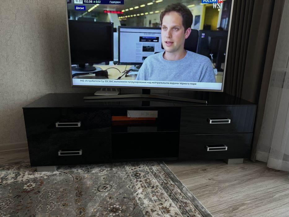 Продам тв тумбу в отличном состоянии