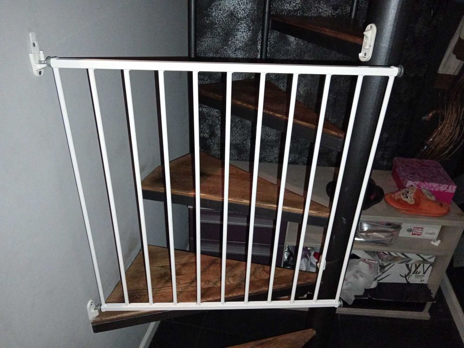 Предпазна преграда за врата или стълбище бебешка стая