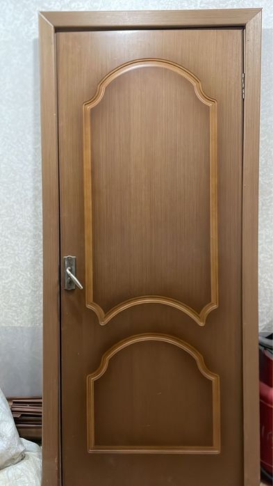 Деревянная дверь