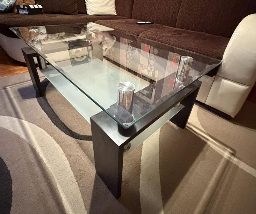 Стъклена холна маса