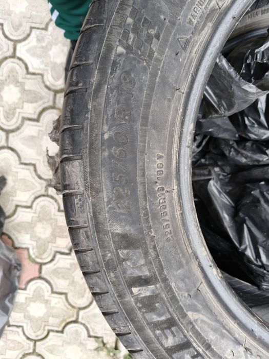 Vând 4 cauciucuri de vara 225/60 R18