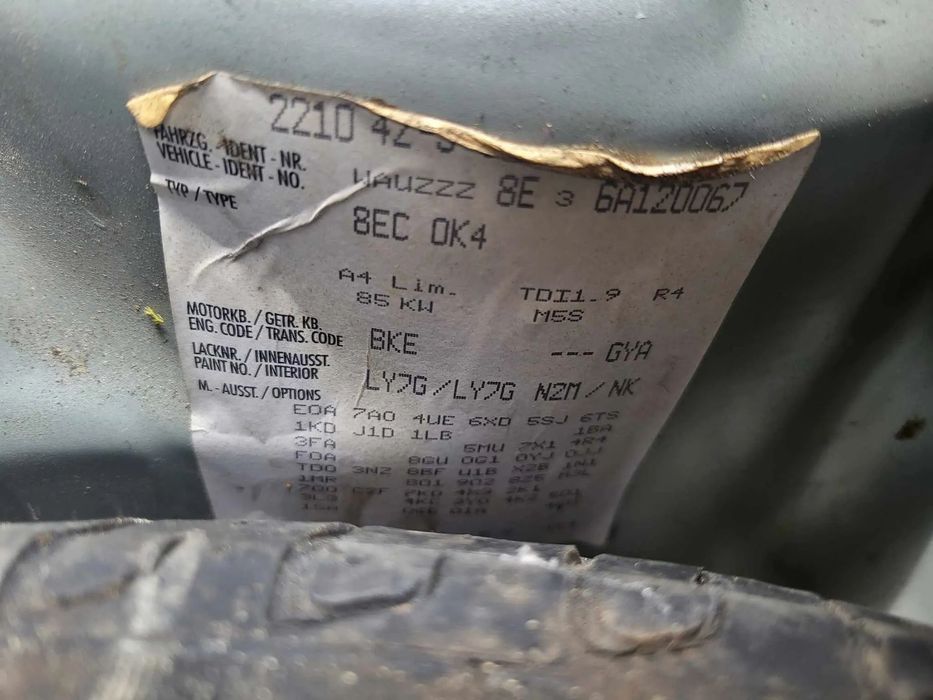 Usa fata stanga/Usa spate stanga/Usa fata dreapta/Usa spate dreapta/Capota spate/Stopuri/Bara spate Audi A4 B7 berlina