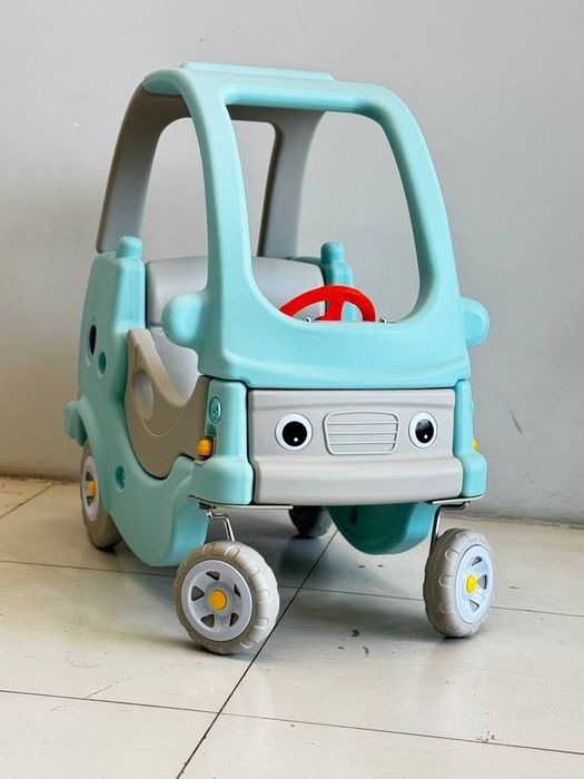 Детская машинка-каталка с крышей