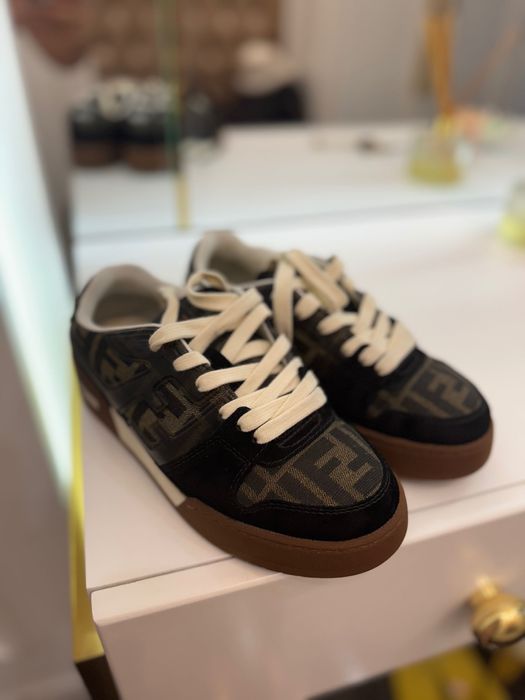 кроссовки от FENDI