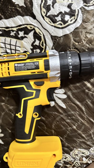 Продам шруповёрт без батарейки