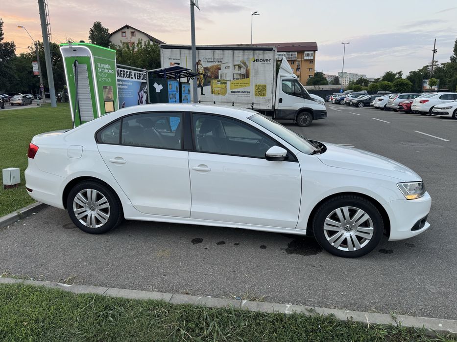 VOLKSWAGEN Jetta 2012 — imagine 3