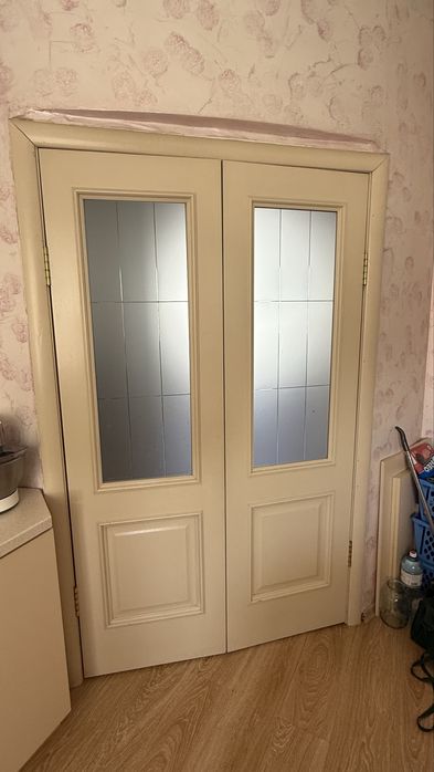 Двери межкомнатные 4 штуки