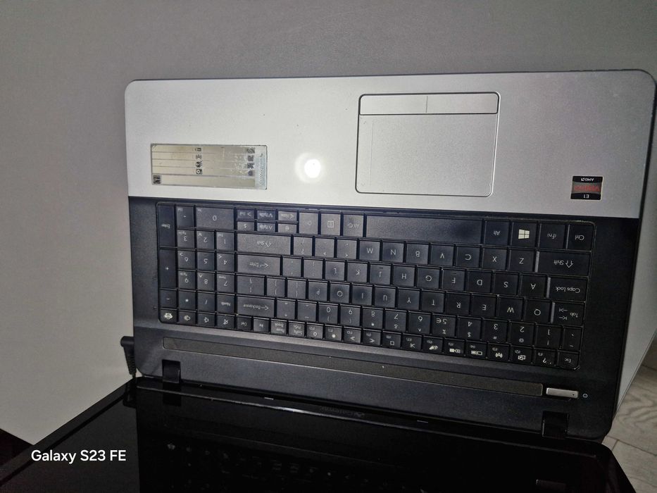 vând laptop Gatewaiy pentru piese