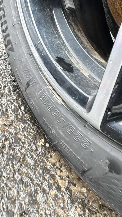 Anvelope VARA Bridgestone 2 x 225 45 R18 si 2 x 255 40 R18 BMW Seria 3