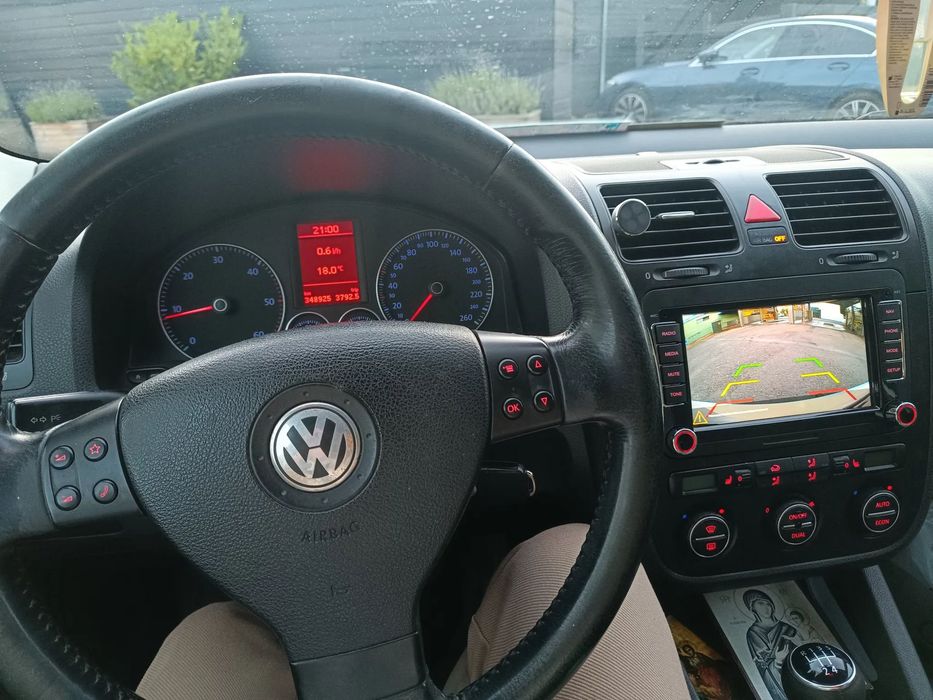 Volkswagen Jetta Vând 2 Mașini: VW Jetta 1.9 Diesel ȘI VW Golf 5 Break 1.6 benzină+GPL
