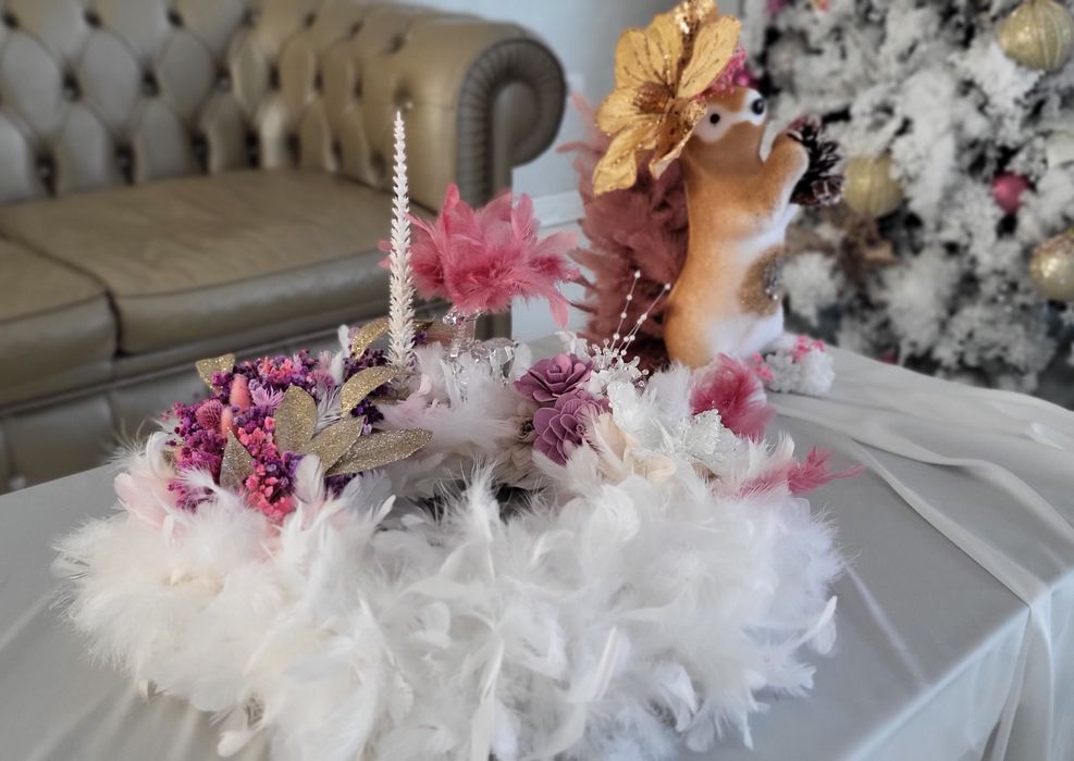 Cadouri -  Coronita Ornata cu Pene Naturale - Diametru 40 cm