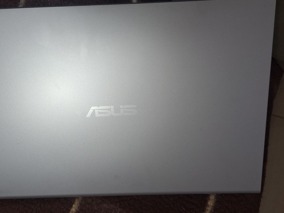 Лаптоп Asus X515