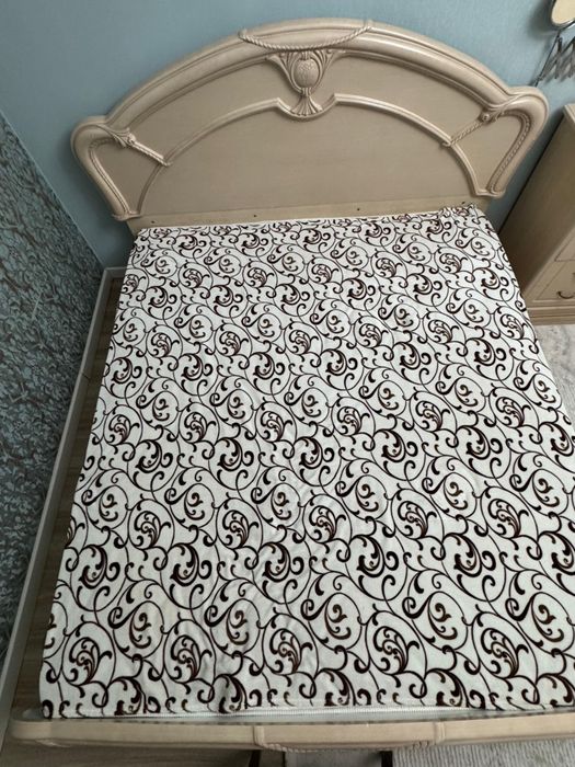 Продам спальный гарнитур