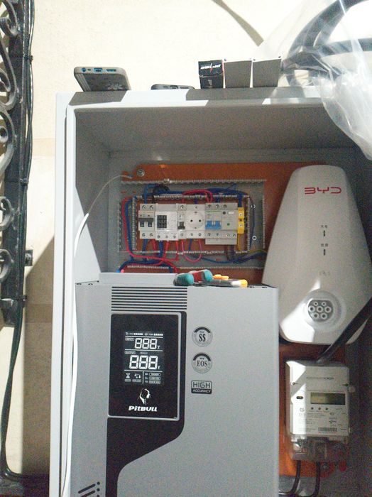 Установка зарядных устройств на электро мобилей под ключ