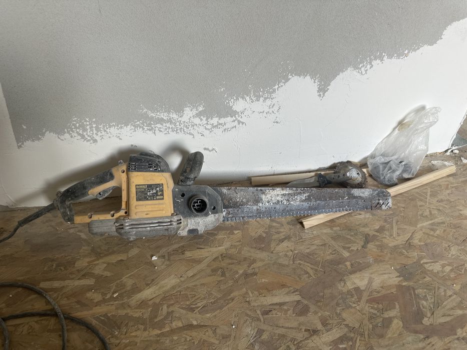 Ferastrau DeWALT