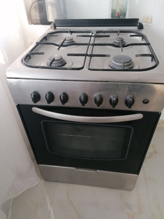 Vînd arăgaz inox 4 ochiuri