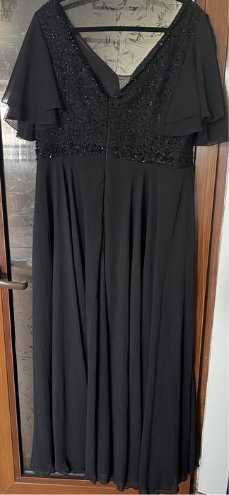 Vând rochie in stare buna