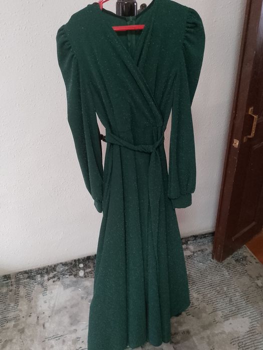 Vecirni koylak sotiladi