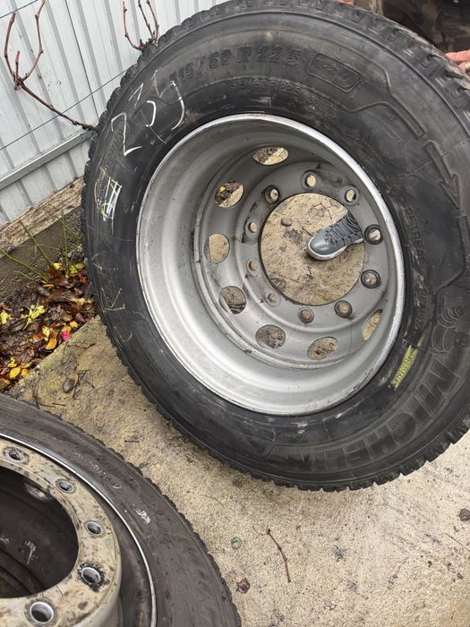 315 60 22.5 anvelope cu tot cu jante