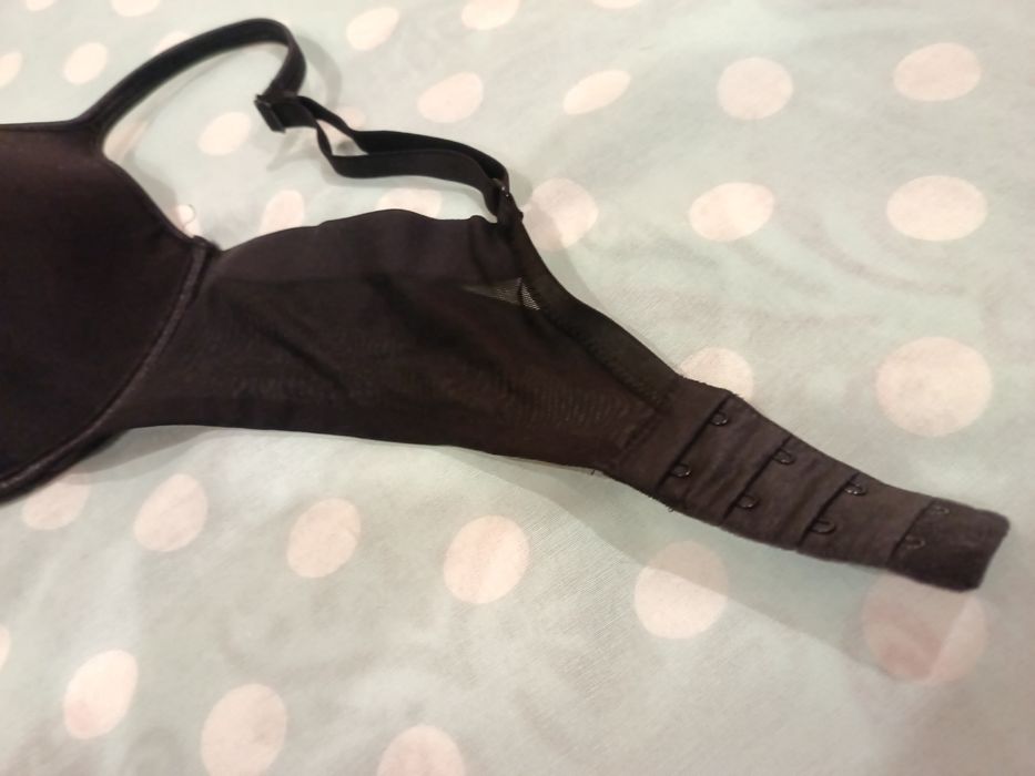 Чисто нов, черен Сутиен 80B