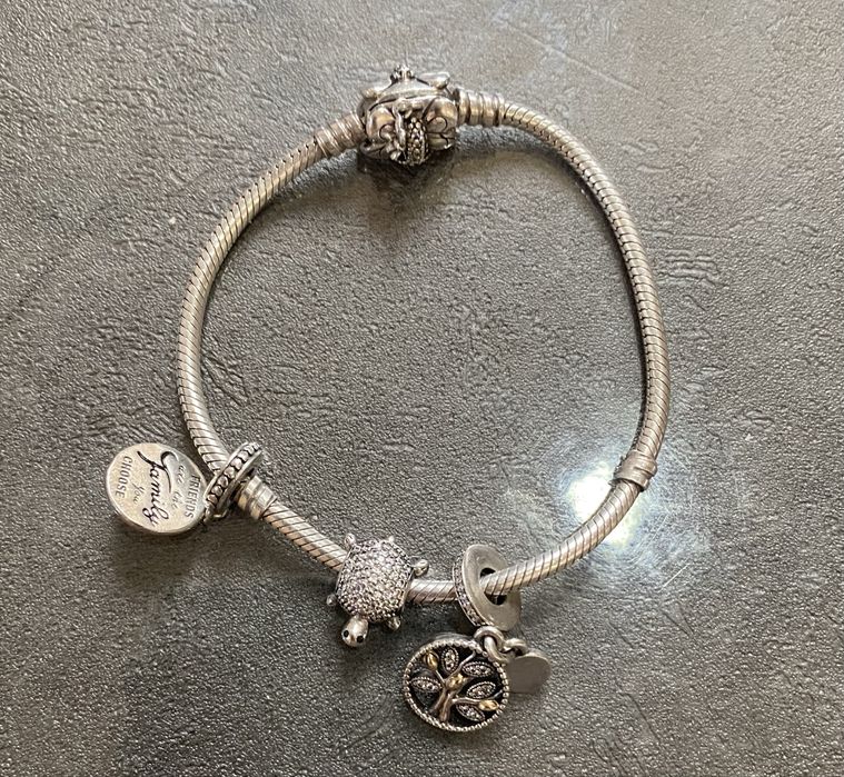 Продам браслет PANDORA