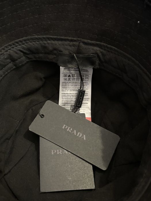 Palarie neagra Prada