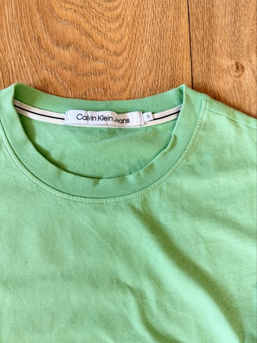 Разкошен суперсвеж тишърт Calvin Klein мента