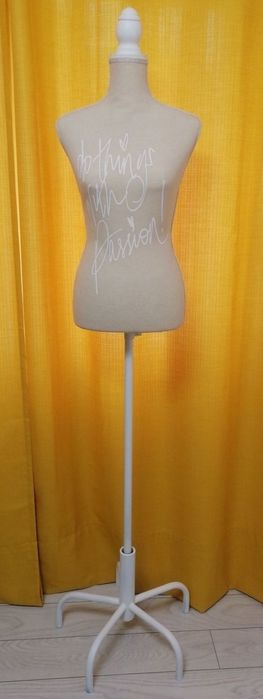 Manechine mire și mireasă