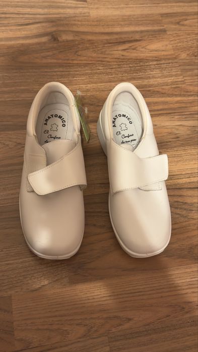 Медицинско сабо от естествена кожа