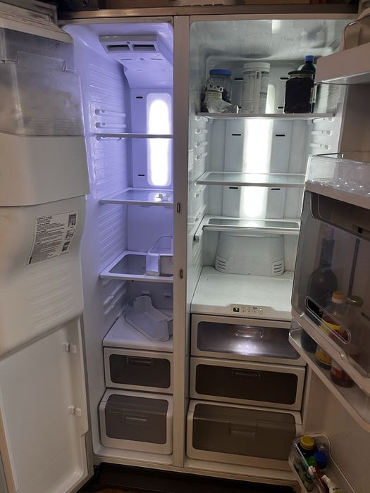 Продается холодильник Samsung в отличном состоянии