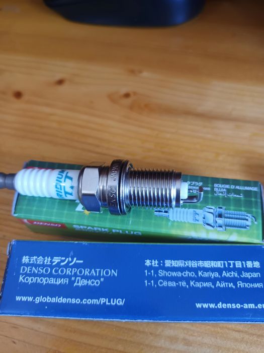 Запалителна свещ DENSO Iridium TT Check Thread IK20TT 4702 и 16TT-4701