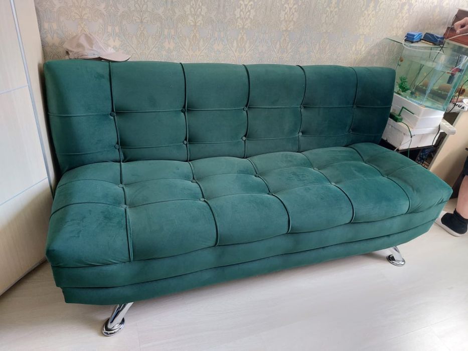 Продается практический новый диван