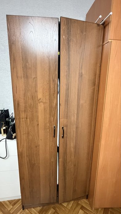Шкаф для одежды. Офисная мебель