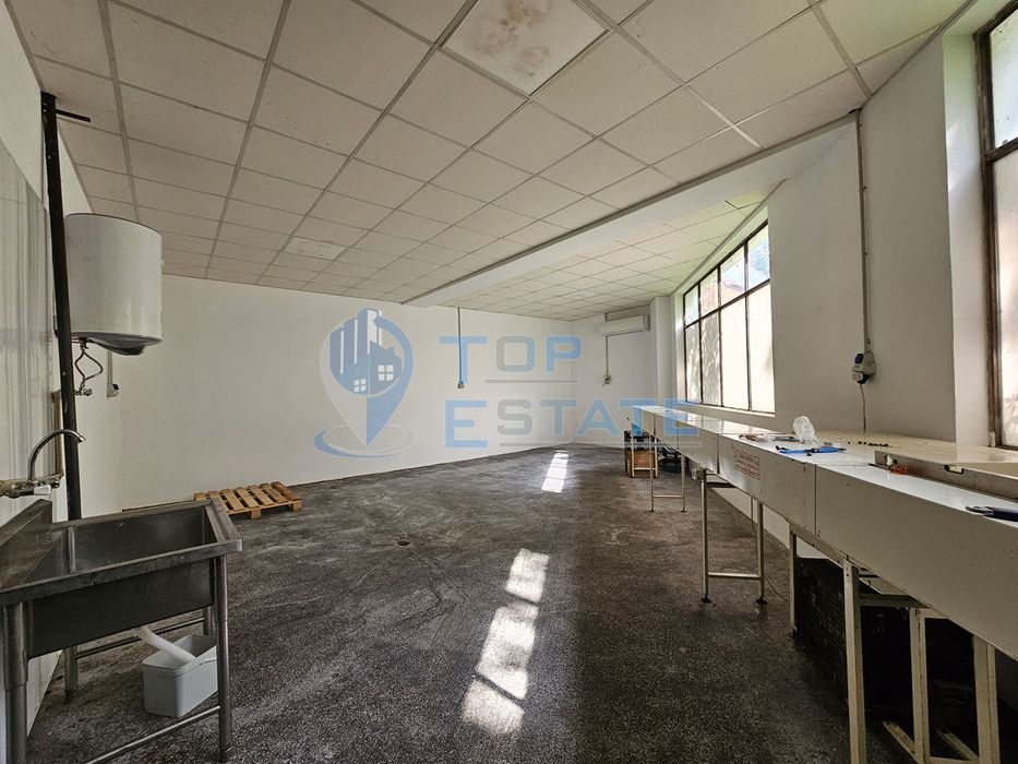 Промишленa сграда със собствен трафопост на главен път Русе - Свиленг