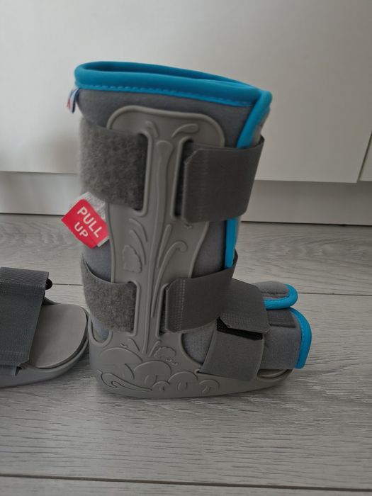 „Orteză tip gheată pentru copii (walker boot)
