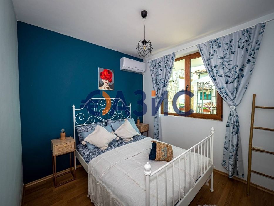 Къща на 3 етажа 320 кв. м. + парцел 500 кв. м., м. Инцараки, Свети