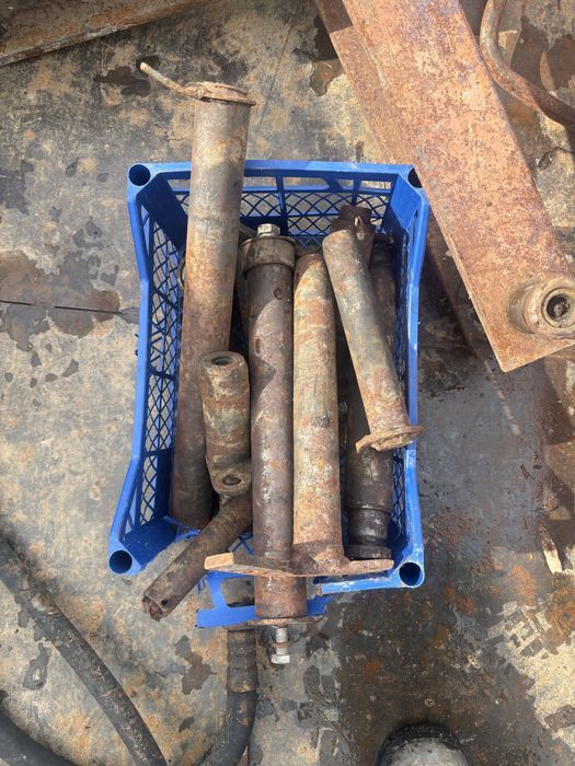 Хидравлични цилиндри : Фадрома , Гагер,плугове и др