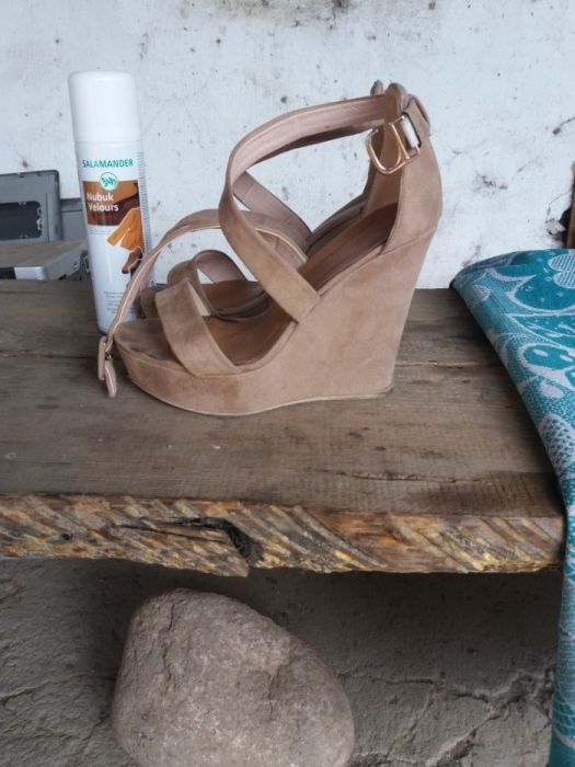 Продам босоножки