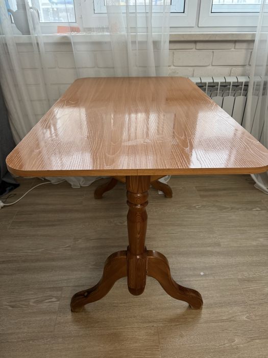 Продам стол с табуретками